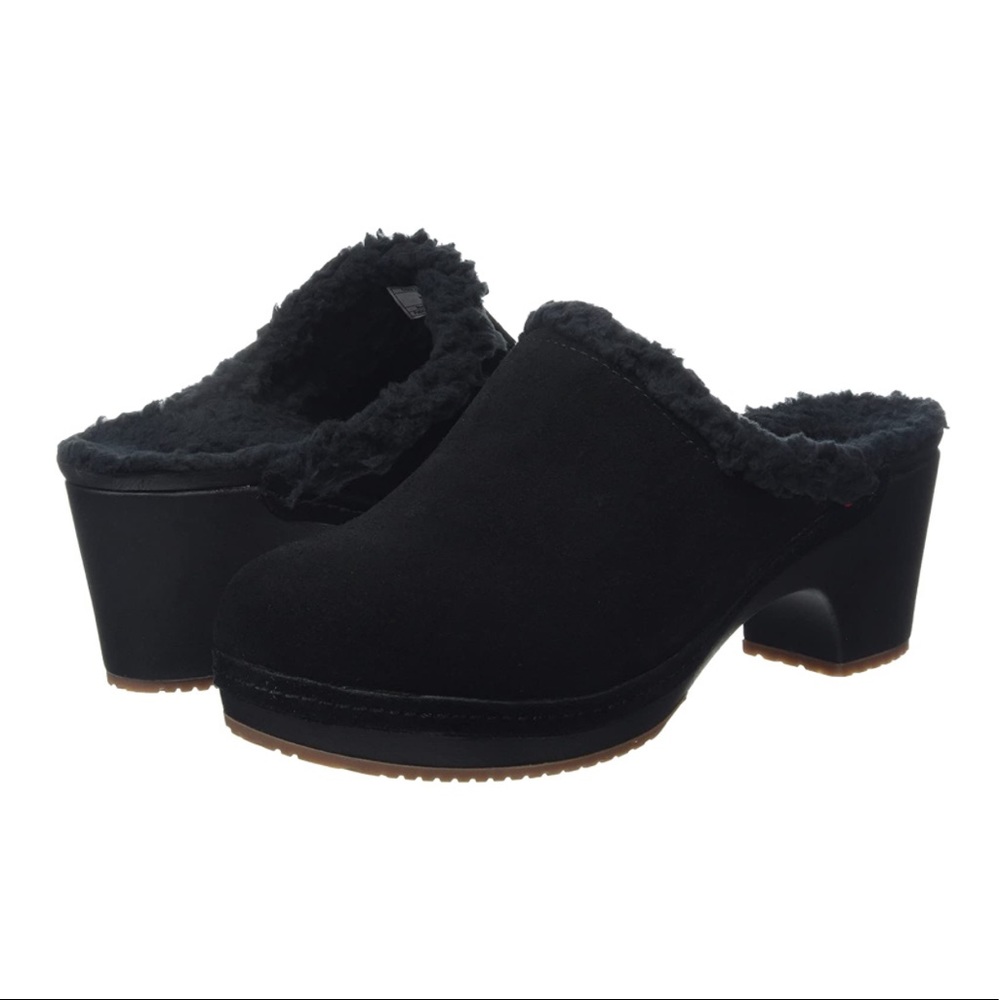 CROCS Sarah Lined Clog Mule in Black